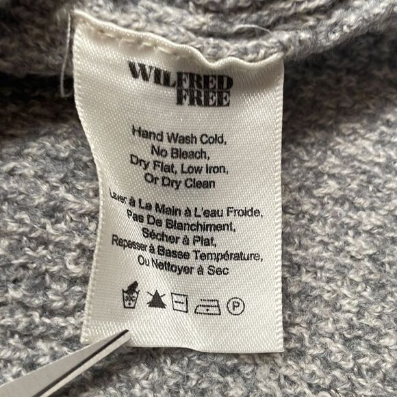 WILFRED Free Aritzia 100% Wool From Italy Crew Neck High-Low Sweater Size XXS - Picture 9 of 10